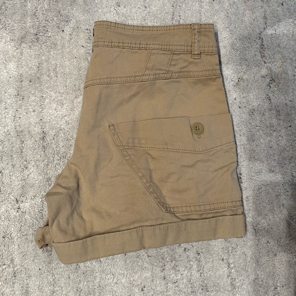 Magellan Outdoors Women’s Tan Cargo Shorts Size Small